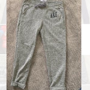Cropped Light Grey Abercrombie & Fitch Sweats